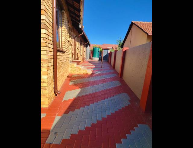 3 BEDROOM HOUSE FOR SALE IN GEELHOUTPARK